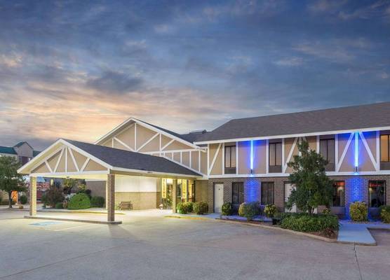 Super 8 by Wyndham Bentonville 1