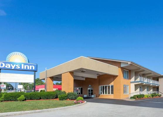 Days Inn by Wyndham Breezewood 1