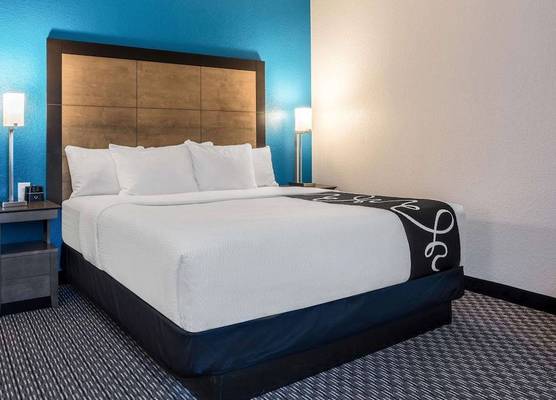 La Quinta by Wyndham Orlando Lake Mary 1