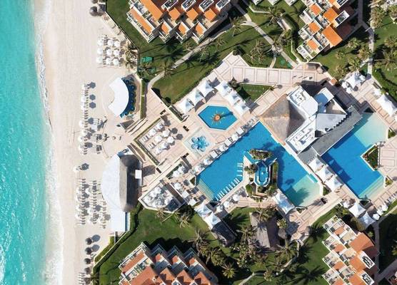 Wyndham Grand Cancun All Inclusive Resort & Villas 1