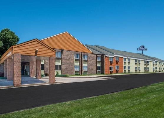 Sunset Inn & Suites - Lincoln Airport 1