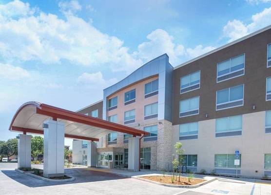 Holiday Inn Express & Suites CHICO by IHG 1