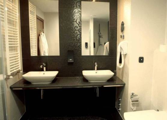 Emerald Hotel 1