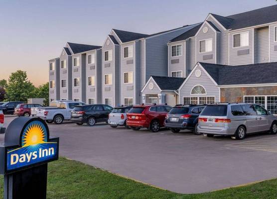 Days Inn & Suites by Wyndham Greeley 1