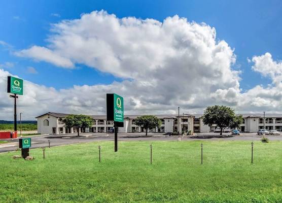 Quality Inn & Suites Junction 1