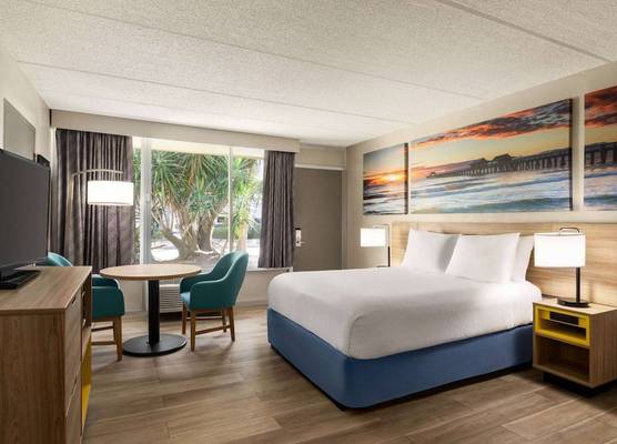Days Inn by Wyndham Cocoa Beach Port Canaveral 1