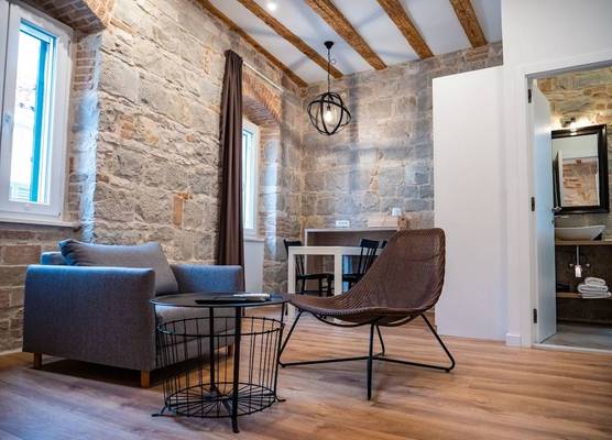Emarconi history&luxury in Split center 1