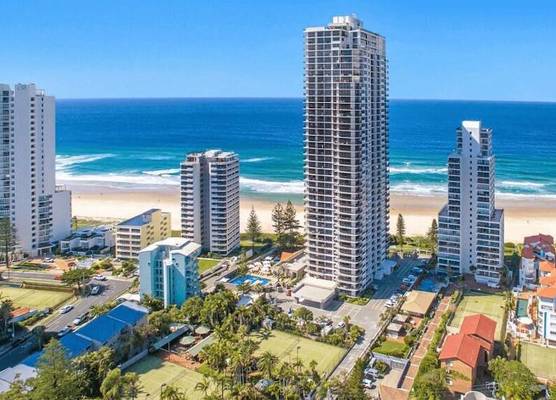 Surfers Paradise Beachfront Pool and Views 1