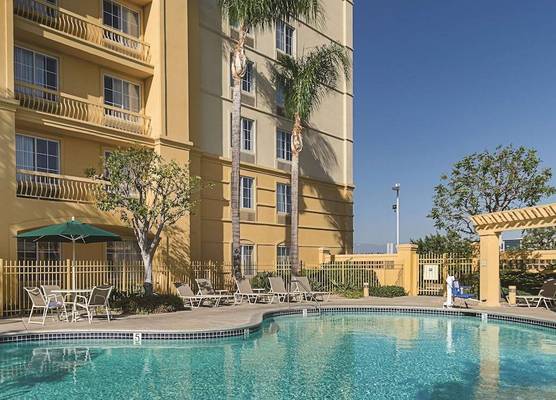 La Quinta Inn & Suites by Wyndham Ontario Airport 1