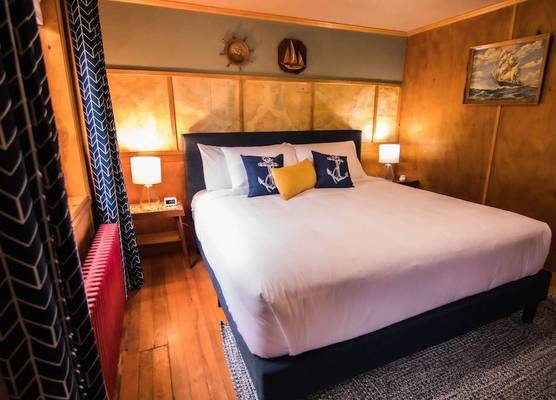 Anchor Inn Resort 1
