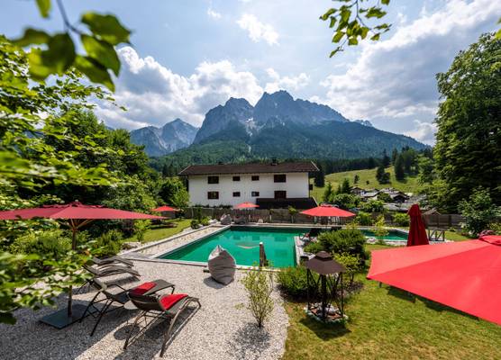 Bayern Resort Hotel - Adults only - mit Zugspitzblick - Eibsee-Nähe - Wellnessbereich - Naturpool im Sommer 1