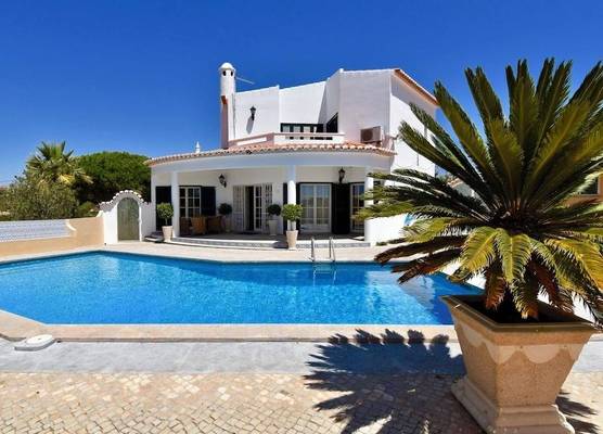 Villa Casa Tulipa Sleeps 4 with Pool Garden & A c 1