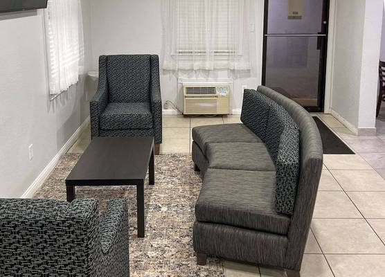 Quality Inn & Suites Columbus West 1