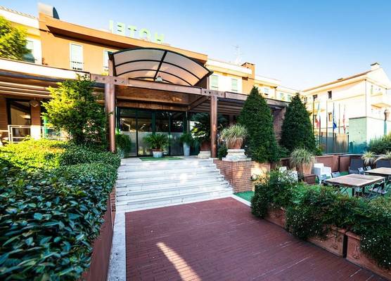 HOTEL QUERINI Essential Business Hotel Sandrigo 1