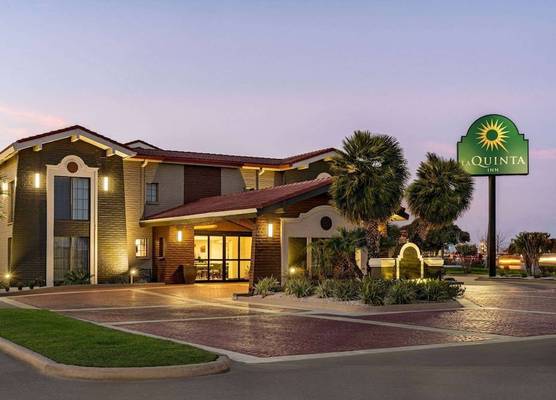La Quinta Inn by Wyndham Victoria 1