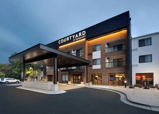 Courtyard Grand Rapids Airport 1