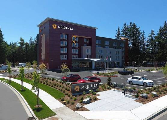 La Quinta Inn & Suites by Wyndham Marysville 1