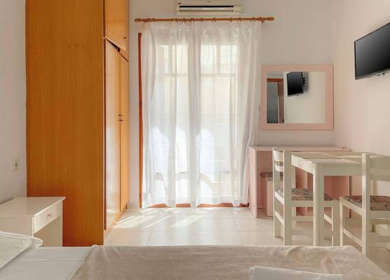 Captain Michalis Apartments - 750m from Kalamaki Beach 1