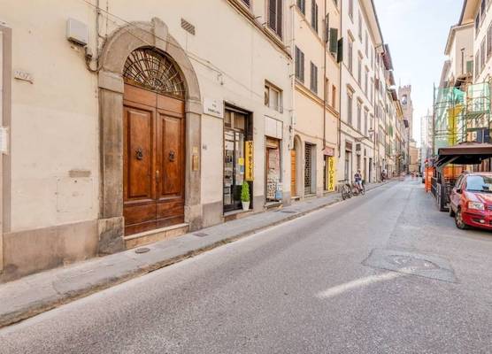 GuestHost - Piazza Santa Croce Design Apartment with Balcony 1