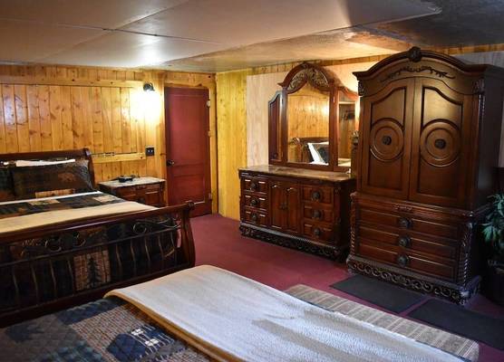 Silver Horseshoe Inn 1