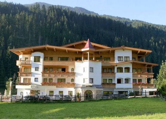Natur- & Wanderhotel Tuxertal 1