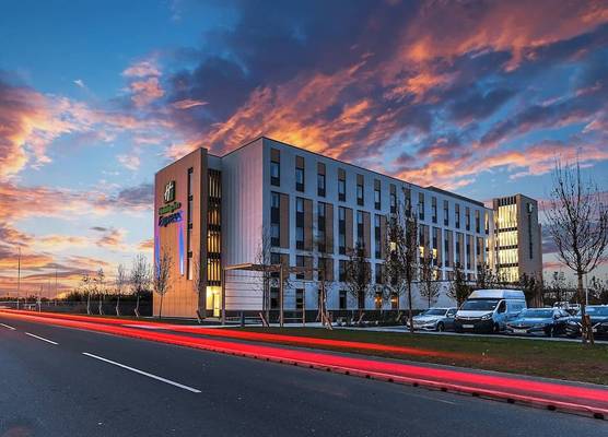 Holiday Inn Express BICESTER by IHG 1