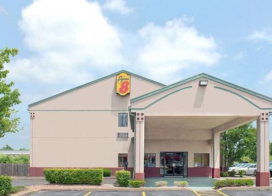 Super 8 by Wyndham Bonne Terre 1