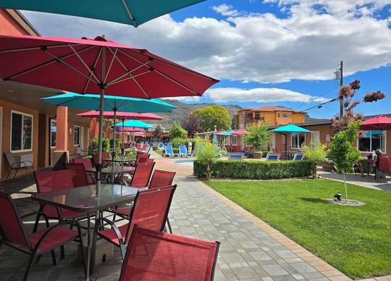 Sahara Courtyard Inn & Suites Osoyoos 1