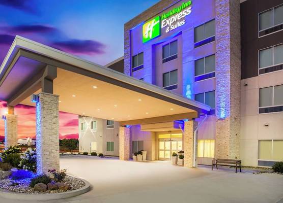 Holiday Inn Express & Suites LITCHFIELD WEST by IHG 1