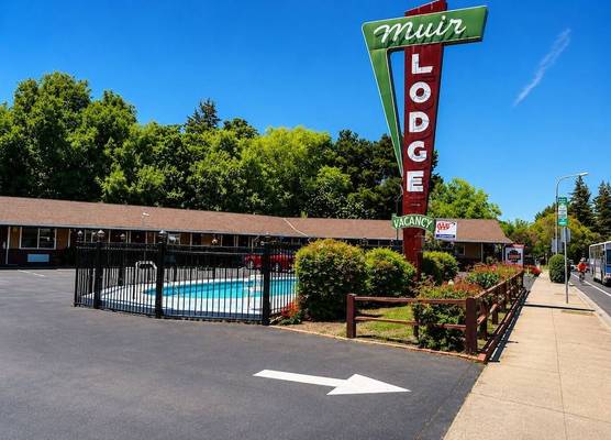 Muir Lodge Motel 1