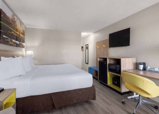 Days Inn by Wyndham Las Vegas Airport Near the Strip 1