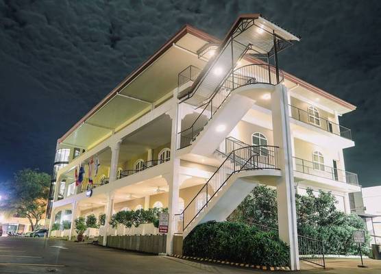 Kingsleys Hotel and Gastro Pub 1