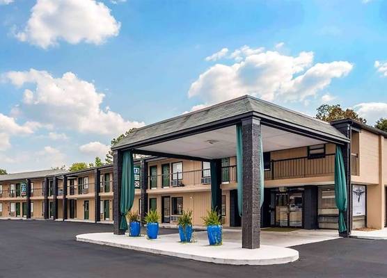 Super 8 by Wyndham Daleville-Fort Novosel 1
