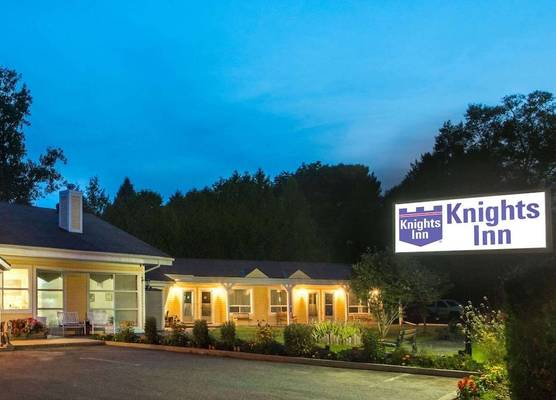 Knights Inn Bracebridge 1