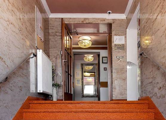 TIPTOP Hotel Burgschmiet Garni 1