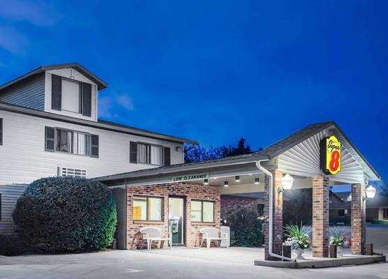 Super 8 by Wyndham Monroe WI 1