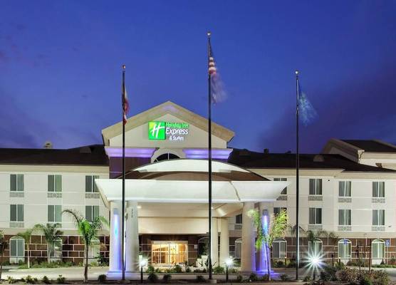 Holiday Inn Express & Suites DINUBA WEST by IHG 1