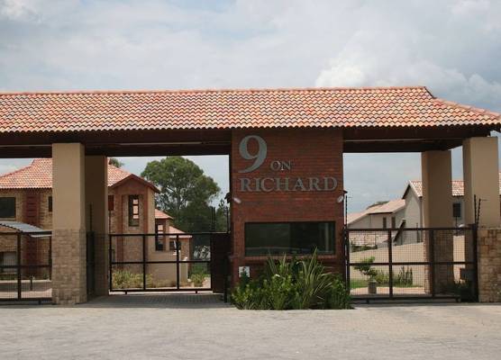 Hotel-styled apartment Spare room shared space Fourways 1