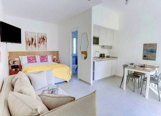 Vatican Loft with Balcony - Home and More 1