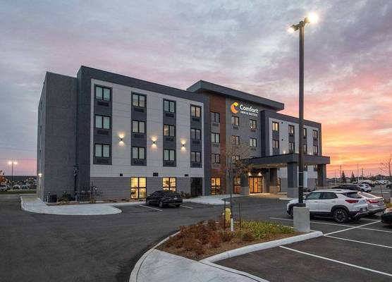 Comfort Inn & Suites 1