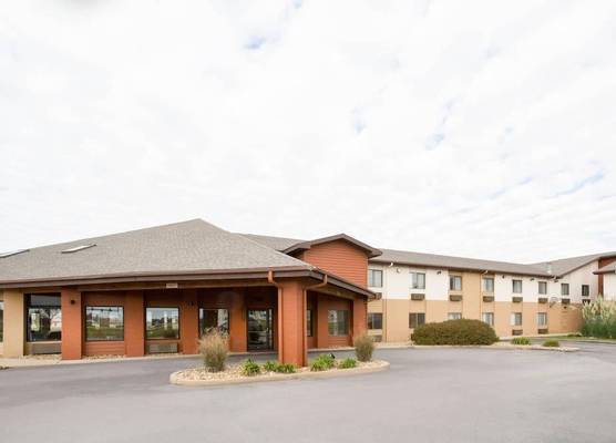 AmericInn by Wyndham Mount Pleasant 1