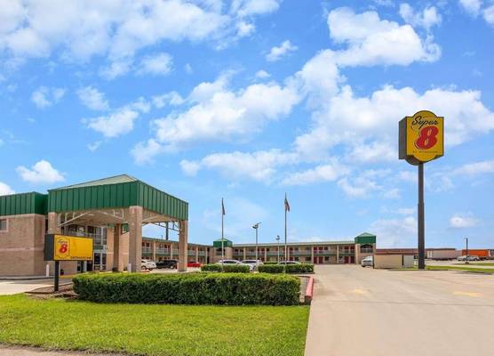 Super 8 by Wyndham Seguin 1