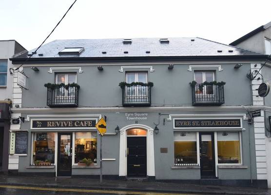 The Eyre Square Townhouse 1