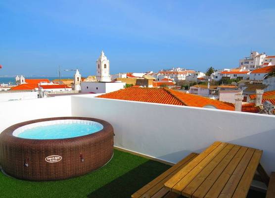 The 17 Party Hostel 1