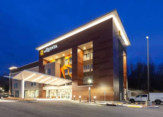 La Quinta Inn & Suites by Wyndham Middletown-Goshen 1