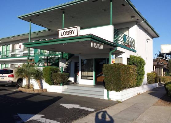 Travelers Beach Inn 1