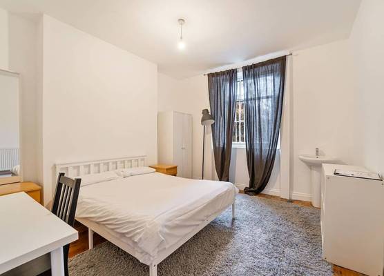 No 13 Georgian Shared House - By Clifton Short Lets 1