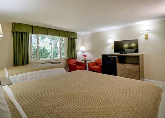 Skaket Beach Motel 1