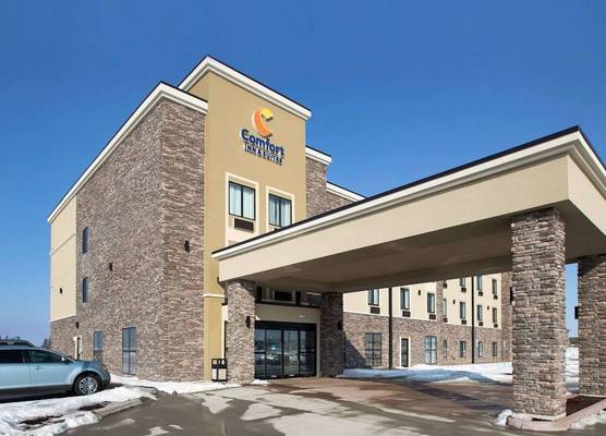 Comfort Inn & Suites Cedar Rapids CID Eastern Iowa Airport 1