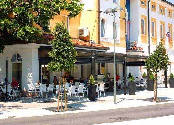 Lipa, Hotel & Bistro 1